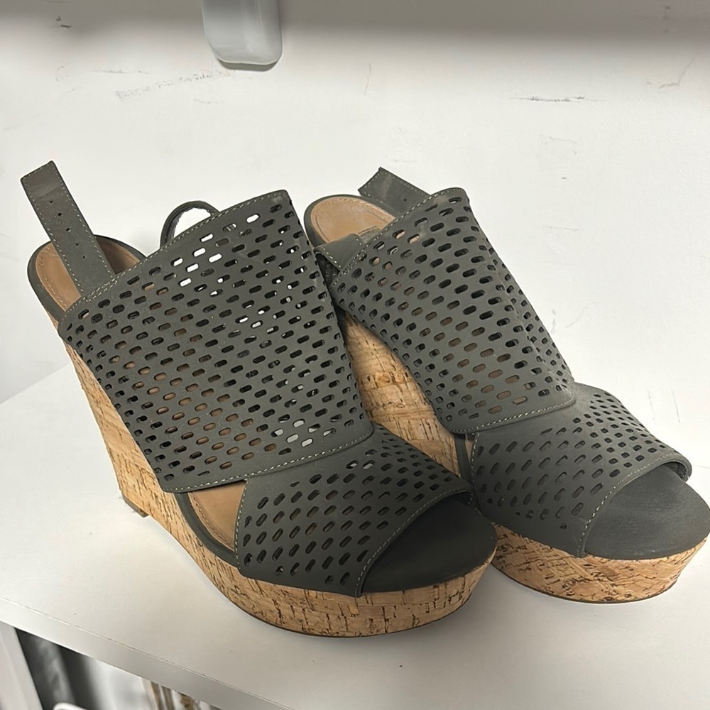Steve Madden Olive Wedge Sandals